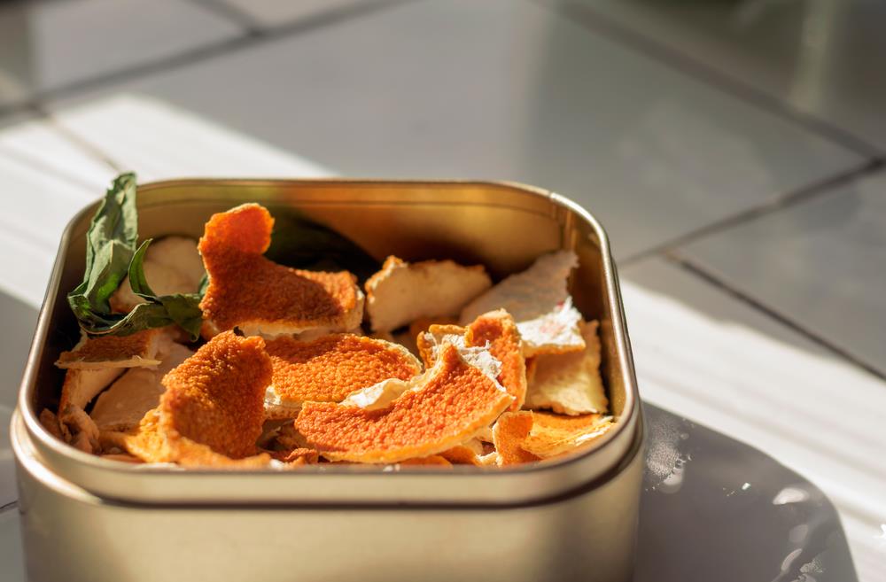 Qué sucede al mezclar cáscara de mandarinas y alcohol: pocas personas lo saben